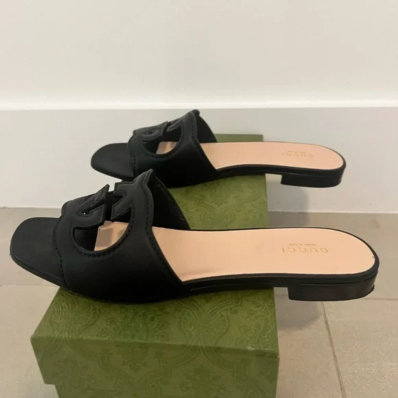 Gucci Women's Black Logo Slide Sandals - Picture 3 of 6